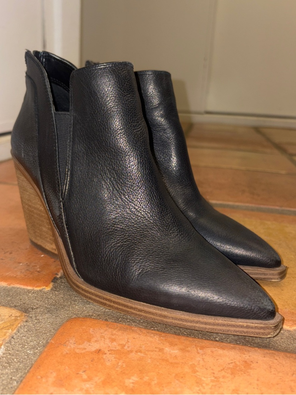 Vince Camuto Women's Black Leather Pointed-Toe Booties, Size 8